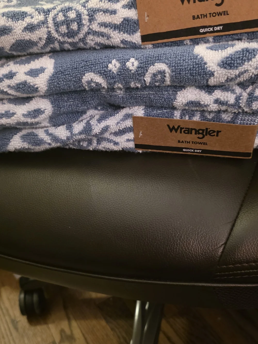 Wrangler Floral Jacquard Bandana Bath Towel And Bath Rug Set - Blue & White